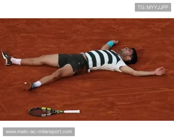 阿卡怒砸正手摧毁底线